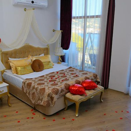 Huri & Nuri Hotel (Adults Only) Foca Exterior photo
